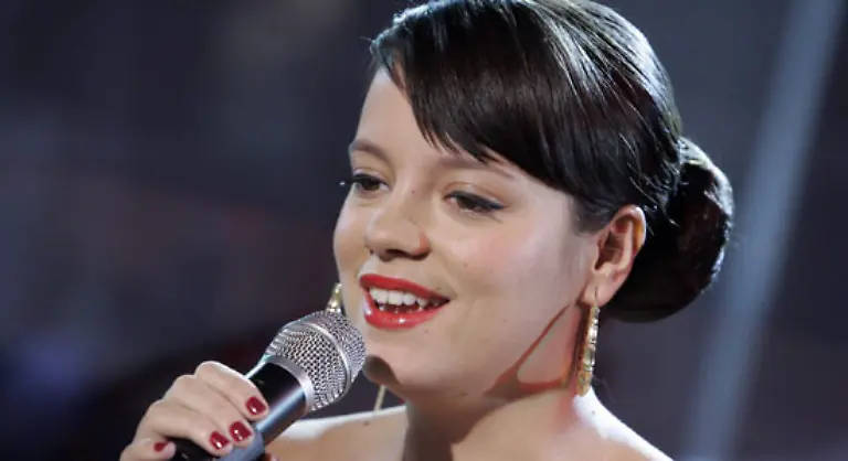 Dafuer-laesst-sie-es-sich-jetzt-umso-besser-gehen-Warum-sollte-ich-nicht-ueber-Sex-singen-fragt-sie