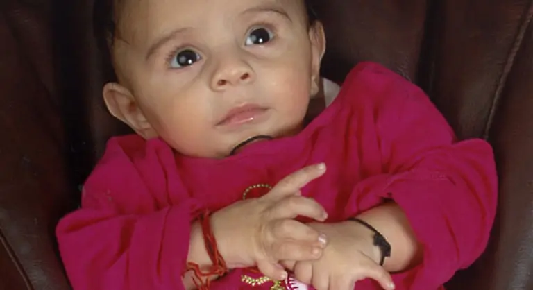 Devendra-Harne-Indien-besitzt-ebenfalls-12-Finger-und-13-Zehen-aufgrund-einer-Polydaktylie