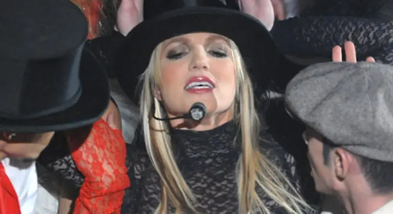 Viele-schaffen-das-nur-mit-regulaeren-Negativ-Schlagzeilen-siehe-Britney-Spears