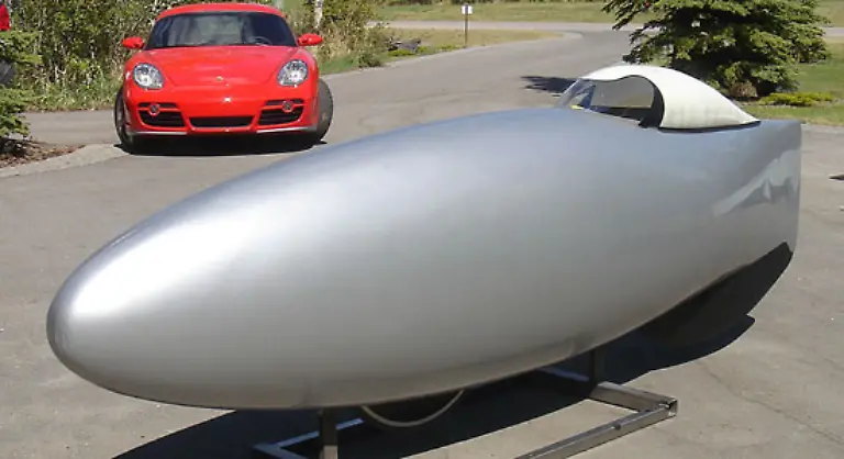 Groesste-Entfernung-in-einem-Fahrzeug-mit-Muskelkraft-Die-schnellste-in-24-Stunden-mit-einem-muskelkraftgetriebenen-Fahrzeug-zurueckgelegte-Strecke-ist-1041-24-km-lang-und-wurde-im-Juli-2006-von-Greg-Kolodziejzyk-Kanada-zurueckgelegt