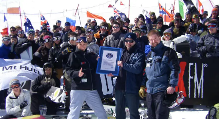 Meiste-Teilnehmer-beim-Snowboard-Rennen-Eine-Rekordzahl-von-88-Menschen-beteiligte-sich-an-einem-Snowboard-Rennen-bei-einer-Veranstaltung-die-im-Oktober-2007-in-Christchurch-Neuseeland-organisiert-wurde