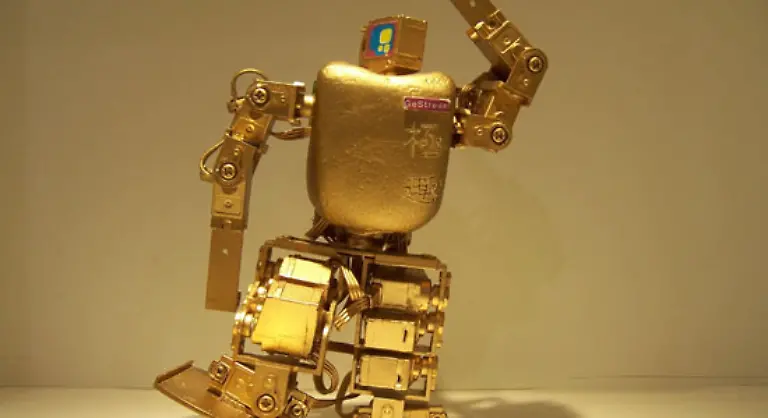 Kleinster-humanoider-Roboter-Der-153-mm-grosse-Be-Robot-kann-gehen-treten-und-Liegestuetze-machen-Er-wird-von-GeStream-produziert-und-wurde-am-6-September-2007-auf-der-Global-SMEs-Convention-2007-in-Kuala-Lumpur-vorgefuehrt