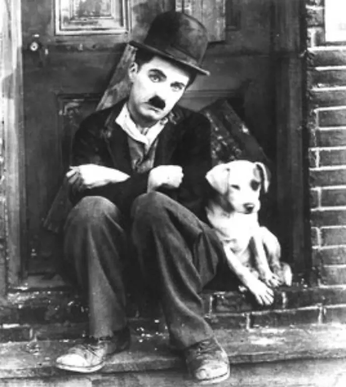 Chaplin-wird-zum-Superstar-seine-Gagen-erhoehen-sich-schnell-und-er-wechselt-mehrmals-das-Filmstudio