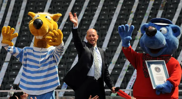 Groesster-Malwettbewerb-Der-groesste-Malwettbewerb-der-Welt-wurde-von-Verkehrsminister-Tiefensee-initiiert-und-erhielt-die-sensationelle-Menge-von-122-942-Einsendungen-Im-Juni-2008-wurden-die-Rekordbilder