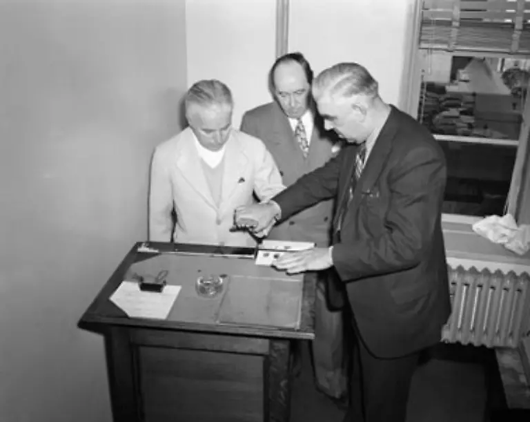 und-die-folgenden-Scheidungsprozesse-und-Gerichtsverhandlungen-die-im-prueden-Amerika-Aufsehen-erregen