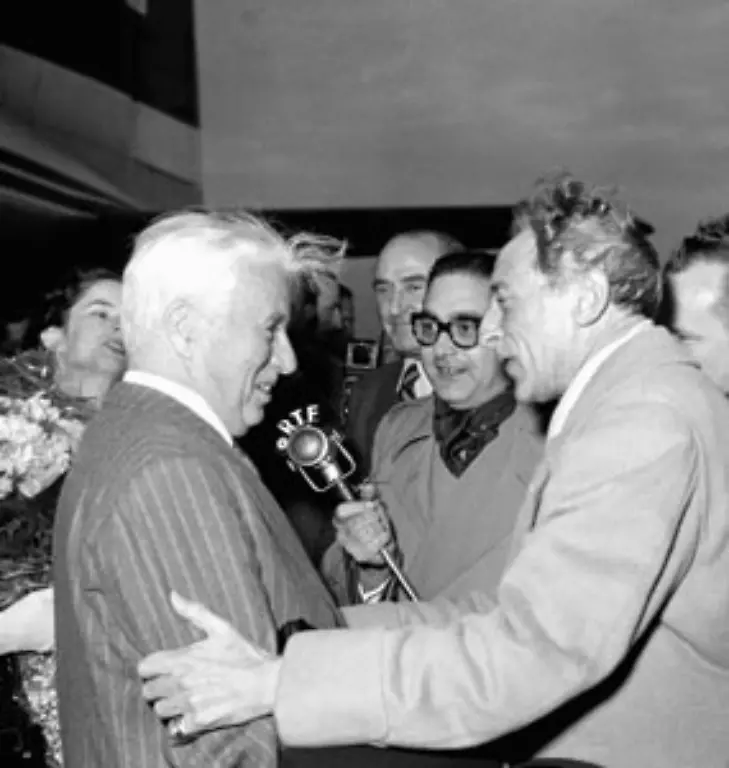 In-den-40er-Jahren-jedoch-muss-er-mehrmals-vor-dem-Ausschuss-fuer-unamerikanische-Aktivitaeten-aussagen