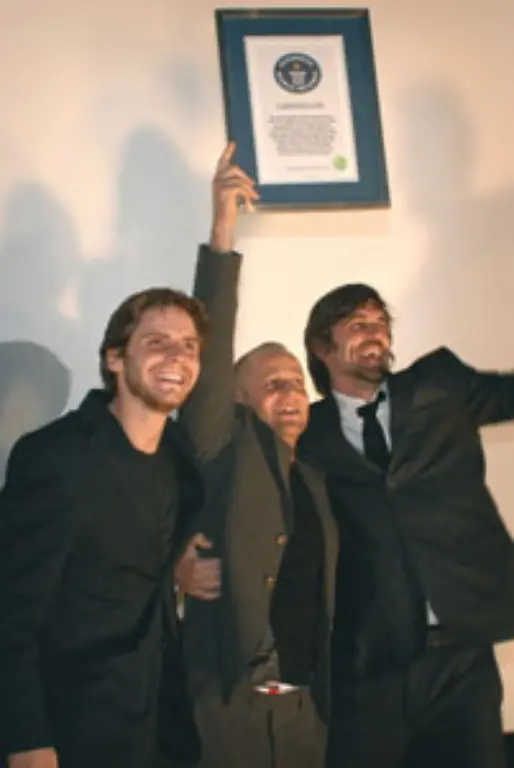 Meiste-Premieren-Fuenf-Staedte-sechs-Kinos-einen-Tag-Zeit-Juergen-Vogel-Daniel-Bruehl-und-Sebastian-Schipper-brachen-im-Oktober-2006-den-Rekord-von-Will-Smith-Sie-stellten-ihren-Film-Ein-Freund-von-mir-auf-fuenf-Premieren-in-ganz-Deutschland-vor