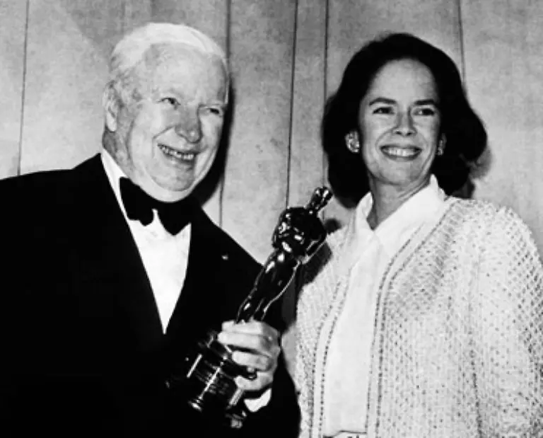 Erst-1972-kehrt-er-in-die-USA-zurueck-zur-Verleihung-eines-Ehren-Oscars-fuer-sein-Lebenswerk