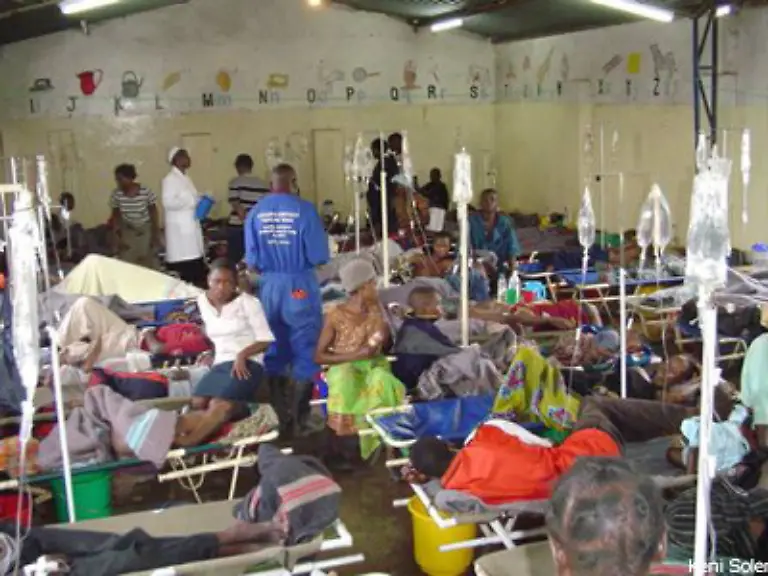 Da-Cholera-sich-rasch-zu-einer-gefaehrlichen-Seuche-ausbreiten-kann-gibt-es-eigene-Cholera-Behandlungszentren