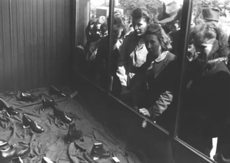 Im-Wirtschaftswunder-der-Nachkriegsjahre-erlebte-die-Werbung-eine-neue-Bluete-Die-Ladenregale-waren-wieder-voll-Die-Deutschen-hatten-Geld-und-wollten-es-auch-ausgeben