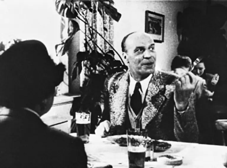 eine-neue-Aera-Liesl-Karlstadt-mit-Beppo-Brem-trat-darin-fuer-Persil-als-zaenkische-und-ordnungsliebende-Ehefrau-auf