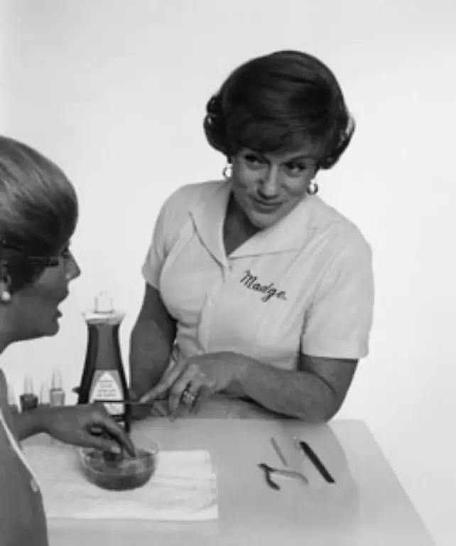 Schlechte-Karten-hatte-wer-ohne-Fernseher-aufwuchs-Der-konnte-Tilly-die-ihre-Haende-in-Palmolive-badete-und-das-neben-der-Hausfrau-schwebende-Lenor-Gewissen-nicht-kennen