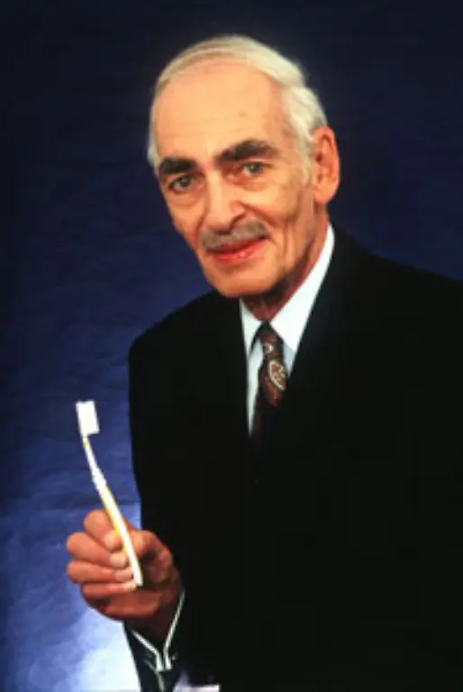 Hinter-den-meisten-Fernsehfiguren-steckten-Schauspieler-Aber-Dr-Best-der-Tomaten-mit-der-Zahnbuerste-traktierte-war-echt-Mit-dem-Siegeszug-der-privaten-Sender-in-den-80er-Jahren-kam-eine-Flut-an-Fernsehwerbung