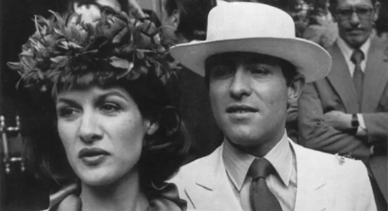 und-Blutbaedern-hin-ganz-entgegen-ihrem-sonst-eher-strengen-und-beherrschten-Auftreten