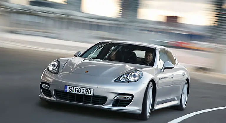 Und-wahrlich-ist-der-Panamera-eigentlich-kein-Auto-fuer-Krisenzeiten-Mit-einem-Einstiegspreis-von-rund-95-000-Euro-kann-er-nur-sehr-wohlsituierte-Menschen-als-Zielgruppe-haben