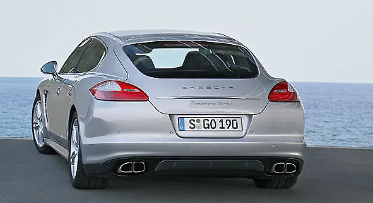 Spaeter-sollen-ein-Diesel-bekannt-aus-dem-Cayenne-und-ein-Hybrid-Antrieb-lieferbar-sein-Die-Umwelt-und-den-Geldbeutel-wuerden-diese-Erweiterungen-der-Modellpalette-sicher-freuen