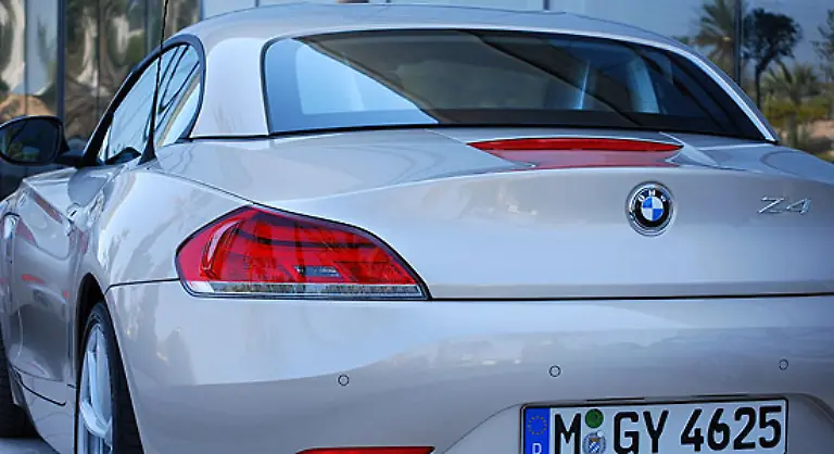 Ein-Coup-wird-es-beim-neuen-Z4-nicht-mehr-geben-Dafuer-hat-der-Roadster-ein-Metall-Klappdach-bekommen-Damit-soll-er-geschlossen-ein-Coup-und-offen-ein-Roadster-sein