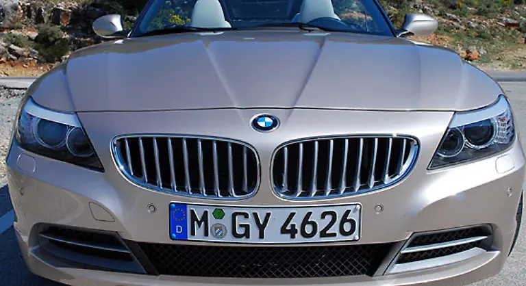 Mit-der-Spitzenmotorisierung-sprintet-der-Z4-in-5-2-Sekunden-von-0-auf-100-Stundenkilometer-Von-80-auf-120-geht-es-in-4-9-Sekunden