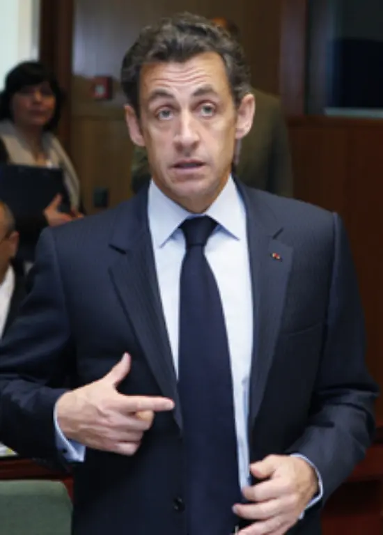 Ganz-Frankreich-hofft-nun-darauf-dass-Praesident-Sarkozy-mit-seiner-Strategie-das-Land-in-den-Griff-bekommt