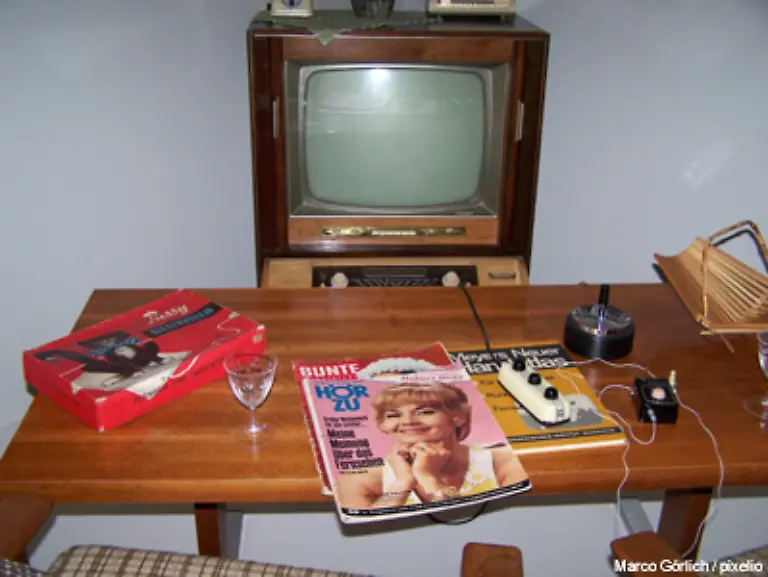 Seit-den-1950er-Jahren-sassen-tausende-von-Familien-gespannt-vor-den-Fernsehgeraeten