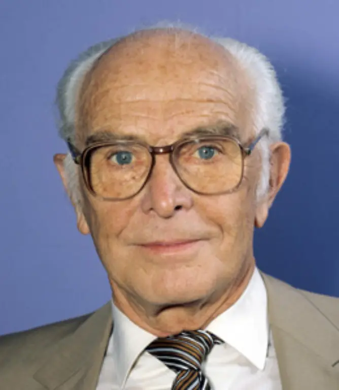 Grzimek-waere-am-24-Juli-2009-100-Jahre-alt-geworden