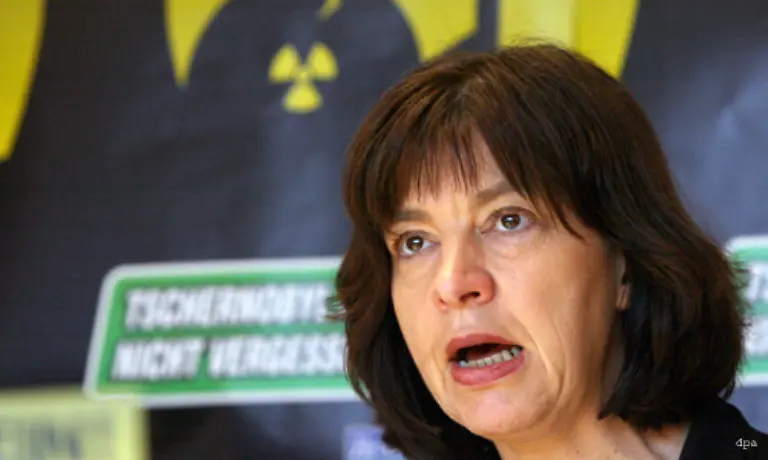 Caesium-137-hat-eine-Halbwertszeit-von-rund-30-Jahren-Einige-Pilze-und-Wildbret-sind-deshalb-in-Gebieten-ueber-denen-es-nach-dem-GAU-geregnet-hat-auch-heute-noch-stark-belastet