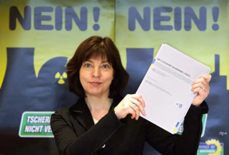 In-Deutschland-gilt-fuer-Lebensmittel-ein-Grenzwert-von-600-Becquerel-Caesium-137-pro-Kilogramm-Das-Bundesamt-fuer-Strahlenschutz-gibt-an-dass-noch-heute-im-Bayerischen-Wald-in-Maronenroehrlingen-und-Semmelstoppelpilzen-mitunter-mehrere-tausend-Becquerel-Caesium-pro-Kilogramm-gemessen-werden