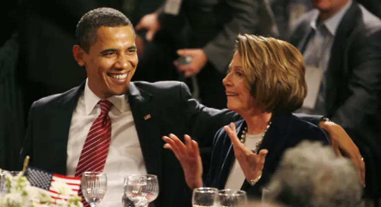 6-Februar-Obama-hat-sichtlich-Freude-beim-Dinner-mit-der-demokratischen-Sprecherin-des-US-Repraesentantenhauses-Nancy-Pelosi