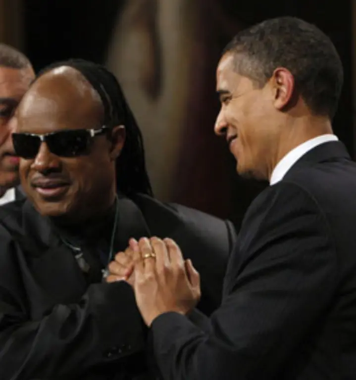 26-Februar-Obama-ehrt-Stevie-Wonder-mit-dem-Gershwin-Preis