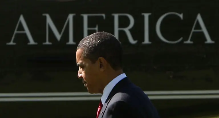 16-April-Obama-auf-dem-Weg-zur-Marine-One