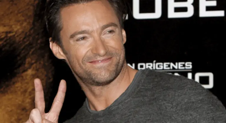 Aehm-wie-fuehlt-der-sexiest-man-alive-sich-eigentlich-wenn-er-den-Muell-rausbringen-muss-Journalistin-erroetet-gleich-noch-einmal-ob-dieser-bescheuerten-Frage