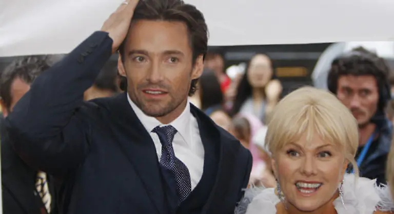 Sollte-man-ein-Laecheln-von-ihm-zu-ernst-genommen-haben-wird-man-durch-seine-My-Wife-Storys-auf-jeden-Fall-wieder-auf-den-Boden-der-Tatsachen-zurueckgebracht