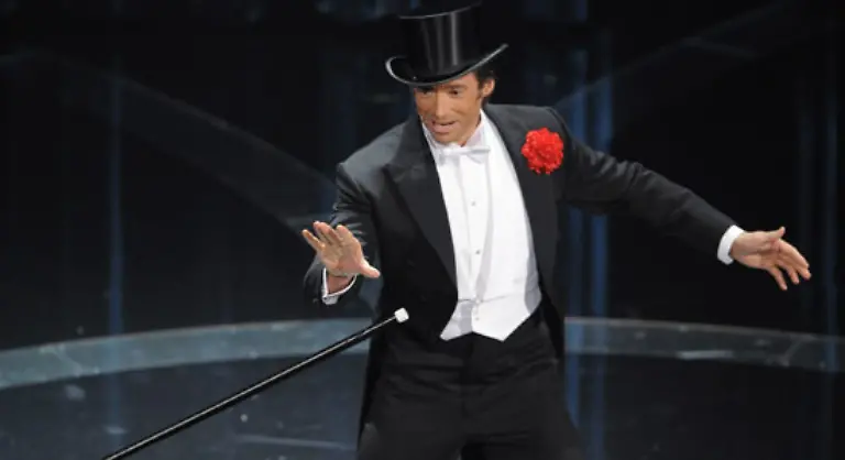 Mit-angenehm-festem-trockenem-Haendedruck