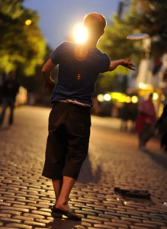 Das-ist-die-Zeit-in-der-im-Berliner-Bezirk-Friedrichheit-die-bislang-friedliche-Feier-umschlaegt