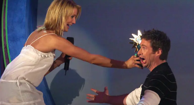 Die-Pressefrau-graetscht-wieder-erbarmungslos-in-meine-Ueberlegungen-und-bedeutet-mir-dass-ich-noch-eine-Minute-mit-ihrem-Schuetzling-habe