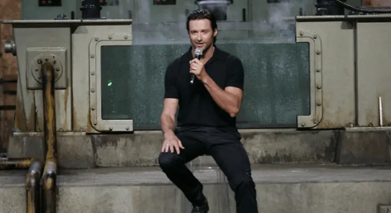 Water-yes-no-das-ist-ein-sehr-gutes-Stichwort-ich-schwitze-wie-ein-Wasserfall-aber-no-thanks-everything-is-fine