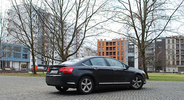 Die-Neuauflage-wirkt-deutlich-gefaelliger-in-der-Gesamterscheinung-als-der-Vorgaenger-Der-C5-zeigt-sich-auch-harmonischer-als-der-grosse-Bruder-der-C6-Vor-allem-im-Heckbereich