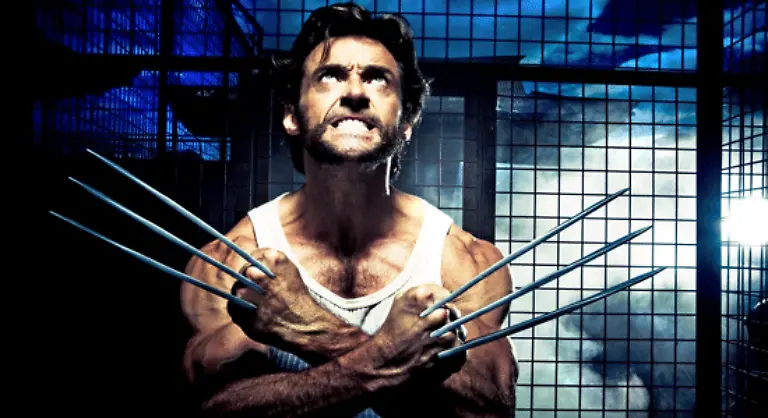 Hugh-Jackman-schluepft-wieder-in-die-Rolle-die-ihn-zum-Superstar-gemacht-hat-Als-Logan-Wolverine-ist-er-eine-furchterregende-Kampfmaschine-mit-dennoch-sanften-Zuegen