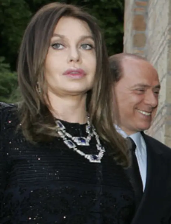 Signora-Berlusconi-sagt-Basta