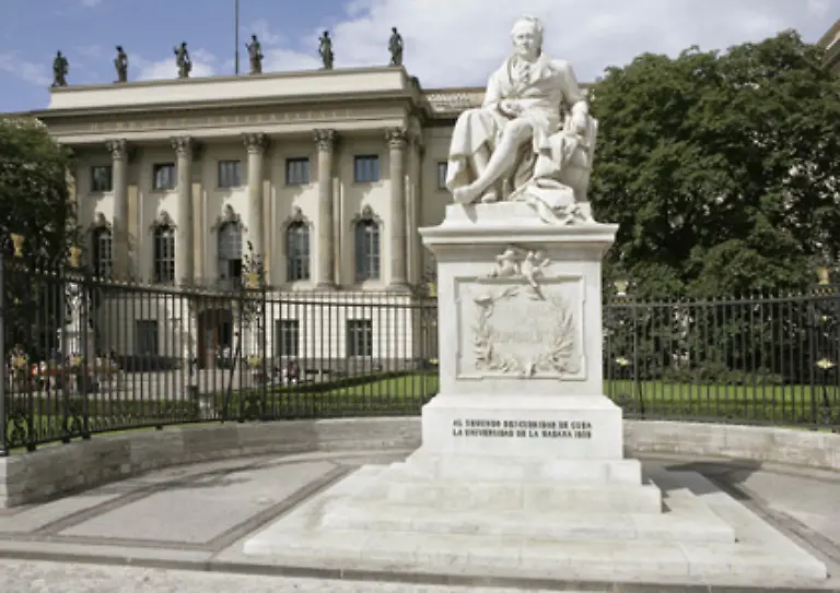 und-eine-Vielzahl-von-Tieren-Pflanzen-Pilzen-Orten-Bergen-Gebirgen-Schulen-Universitaeten-und-Stiftungen-weltweit