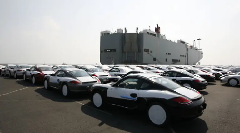 Porsche-sitzt-auf-neun-Milliarden-Euro-Miesen-ein-drohendes-Scheitern-von-Kreditverlaengerungen-konnte-erst-in-letzter-Minute-und-mit-politischer-Schuetzenhilfe-verhindert-werden-3-3-Milliarden-werden-im-kommenden-Jahr-faellig