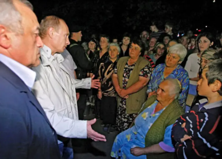 133-oder-suedossetische-Fluechtlinge-in-der-Krisenregion-besuchte-waehrend-Medwedew-noch-in-der-Sommerfrische-weilte