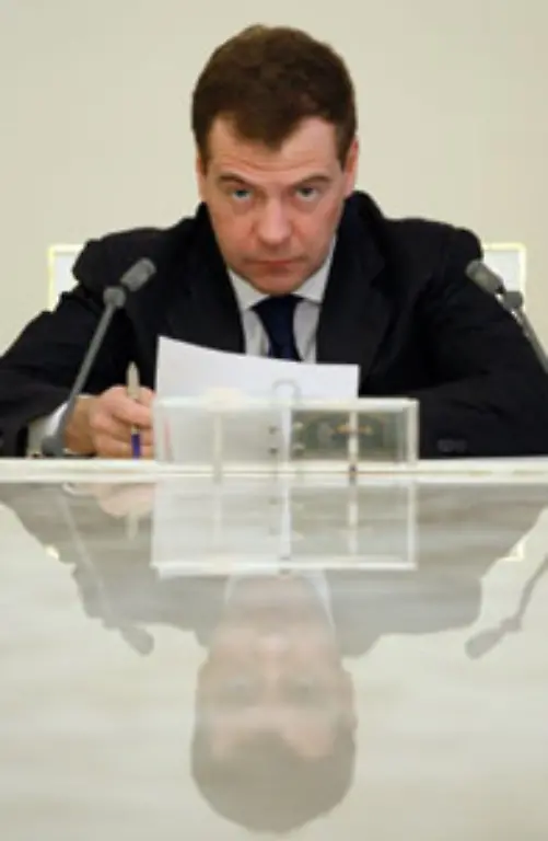 Medwedew-kritisierte-auch-die-Regierung-unter-Putin-fuer-zu-langsames-Arbeiten-in-Krisenzeiten-sowie-juengste-Wahlrechtsverstoesse