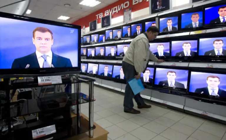 Wir-haben-eine-Schaufenster-Demokratie-wo-Teures-wie-freie-Wahlen-und-Menschenrechte-ausliegen-aber-unerreicht-bleiben-sagt-die-Politologin-Kassamara
