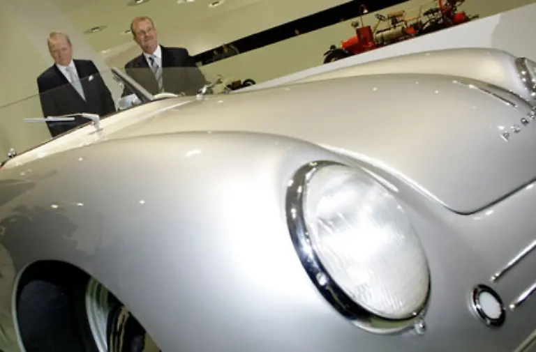 22-April-Die-Eigentuemerfamilien-Porsche-und-Piech-koennen-die-VW-Uebernahme-laut-einem-Pressebericht-nicht-mehr-alleine-stemmen-Geruechte-ueber-eine-Abloesung-von-Porsche-Chef-Wiedeking-machen-die-Runde