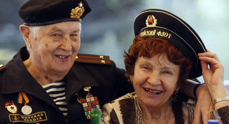 An-der-Parade-vor-den-Kremlmauern-nahmen-viele-Kriegsveteranen