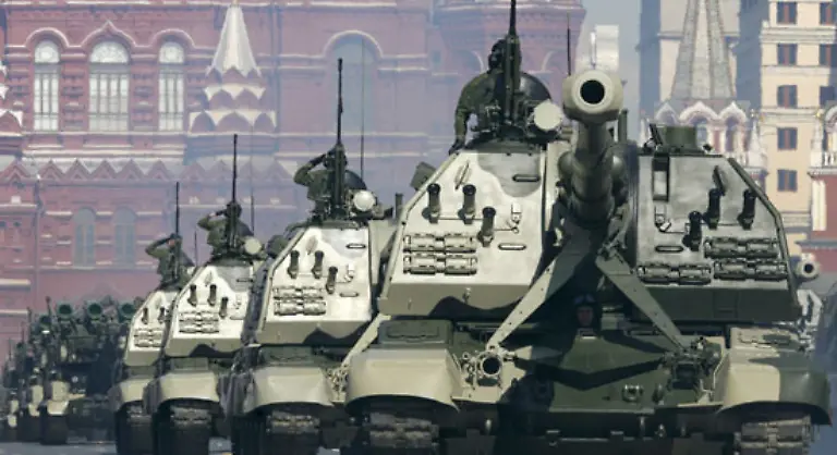 Waehrend-des-vom-Fernsehen-direkt-uebertragenen-Festzuges-waren-auch-Panzer