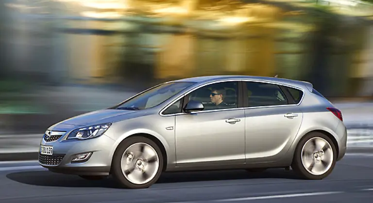 Zum-Start-im-September-wird-es-acht-Motoren-geben-vier-Diesel-und-vier-Benziner-dazu-einen-besonders-sparsamen-EcoFlex-Antrieb-Fuer-Opel-duerfte-der-neue-Astra-ein-entscheidendes-Modell-im-Ueberlebenskampf-werden