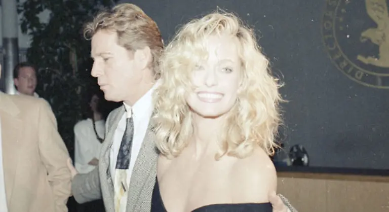 Auch-ihr-On-Off-Lebensgefaehrte-Ryan-O-Neal-hat-sich-in-der-letzten-Zeit-immer-mal-wieder-geaeussert-Sie-liegt-nur-noch-im-Bett-Farrah-bekommt-Infusionen-einige-davon-sind-fuer-die-kuenstliche-Ernaehrung