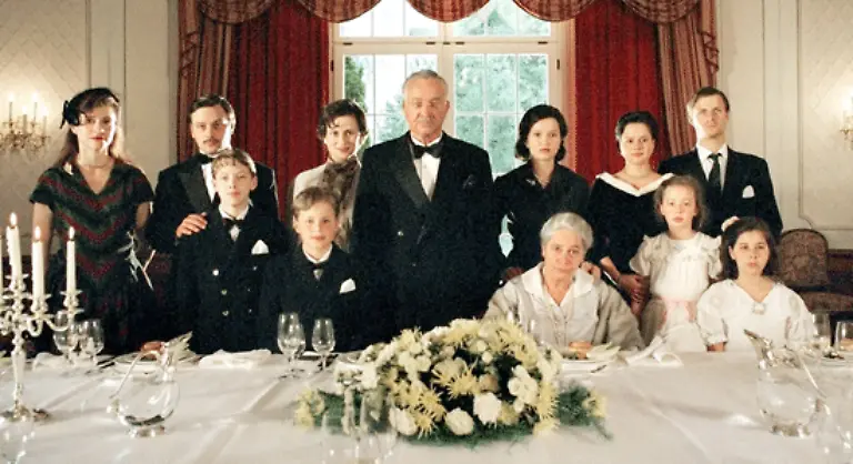 In-Breloers-Verfilmung-Die-Manns-2001-spielte-sie-das-muetterliche-Familienoberhaupt